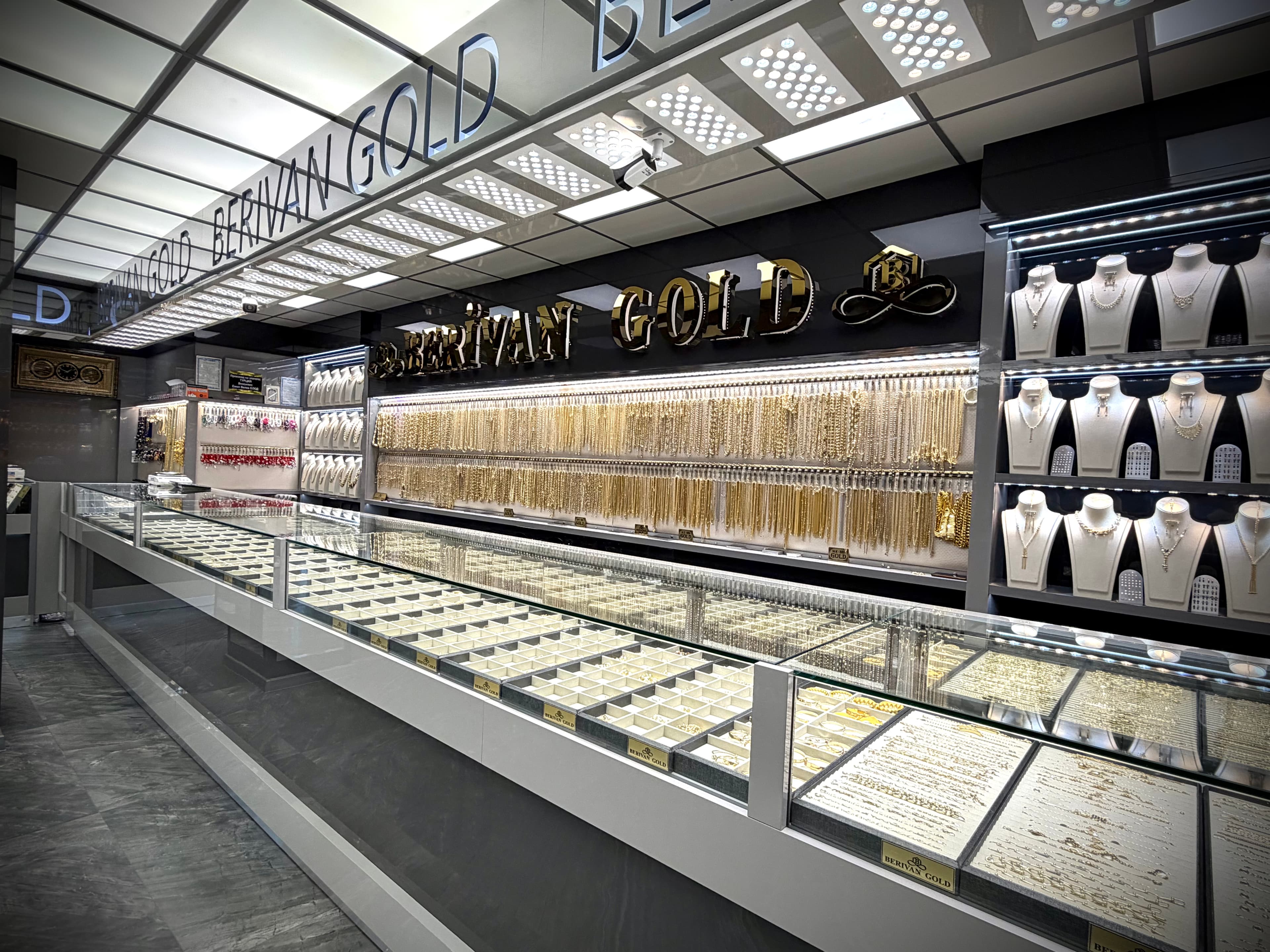 Berivan Gold Jewelry Collection